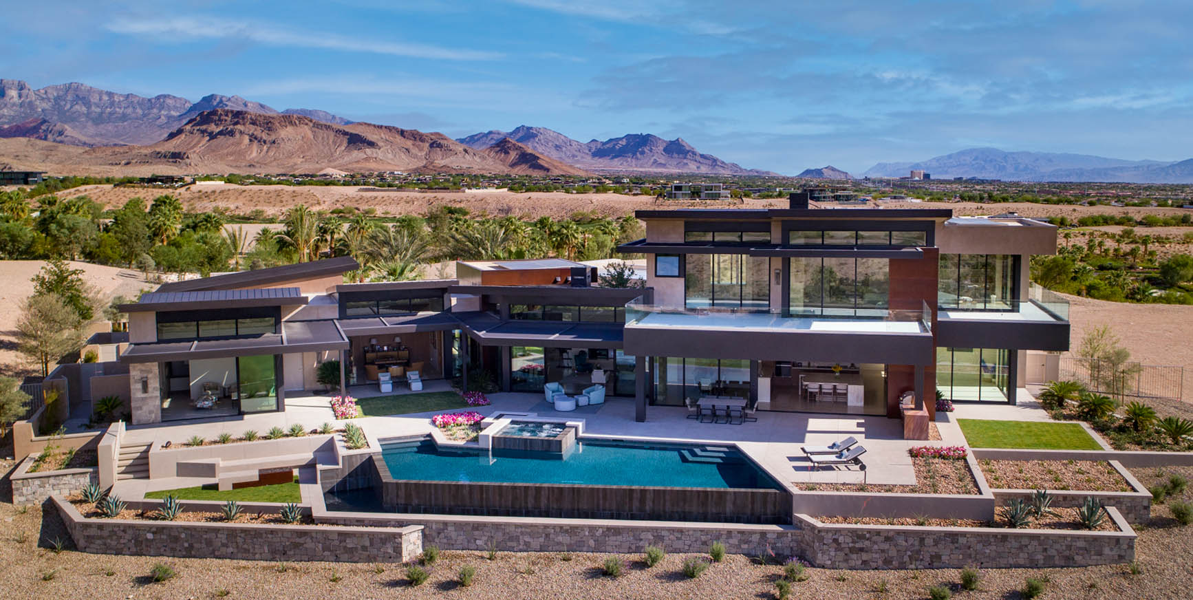 MODERN DESERT HOME