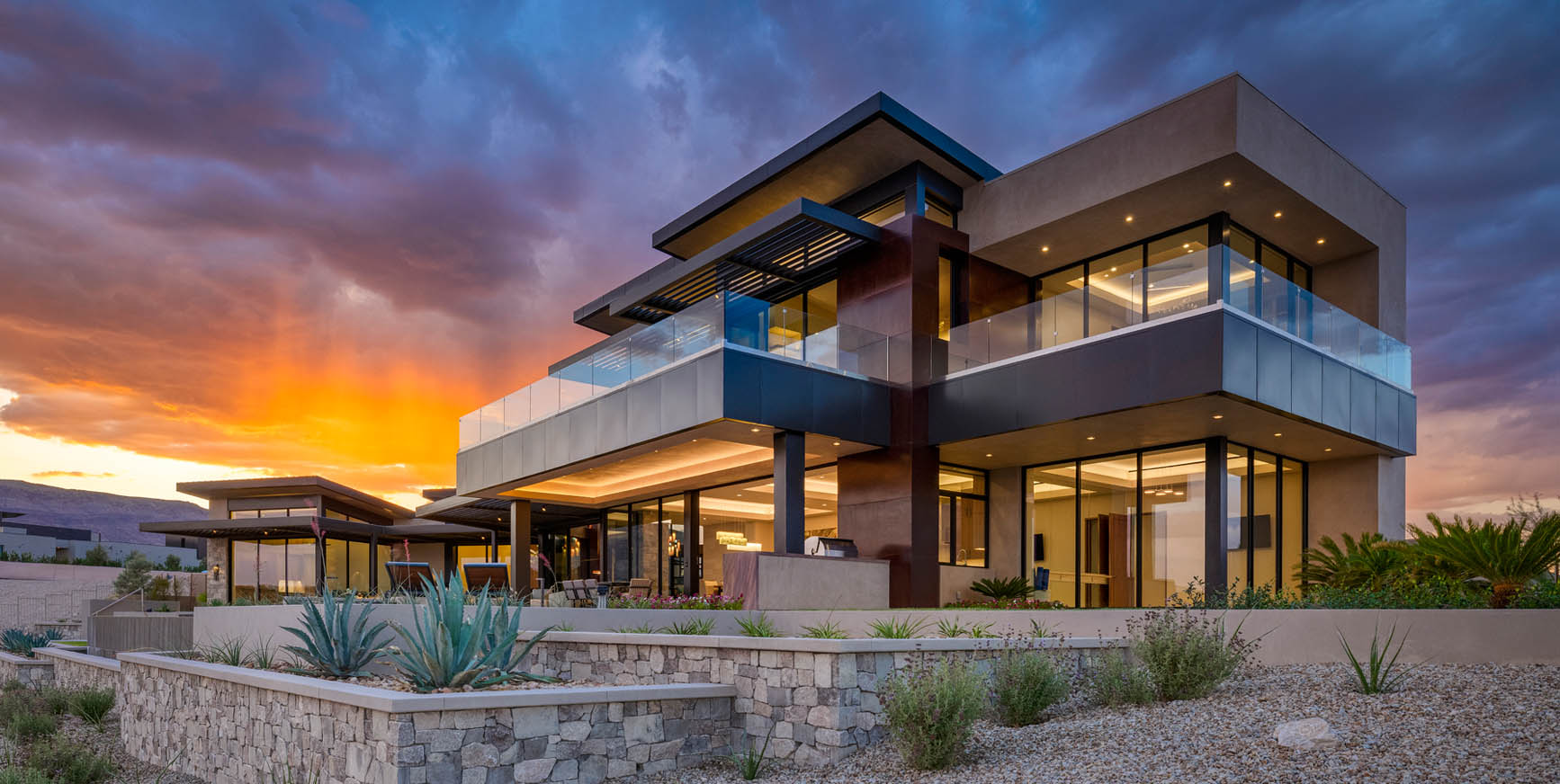 MODERN DESERT HOME